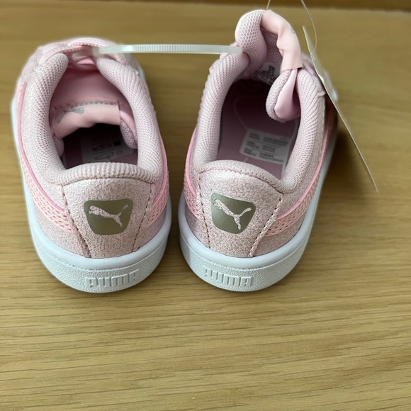 Adorable Pink Pumas Size 6 NWT - Picture 3 of 5